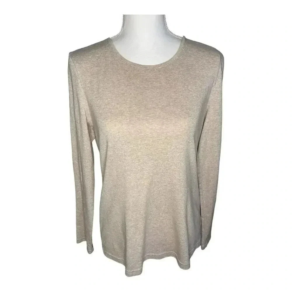 Croft & Barrow Women’s Medium Beige Long Sleeved Classic Tee